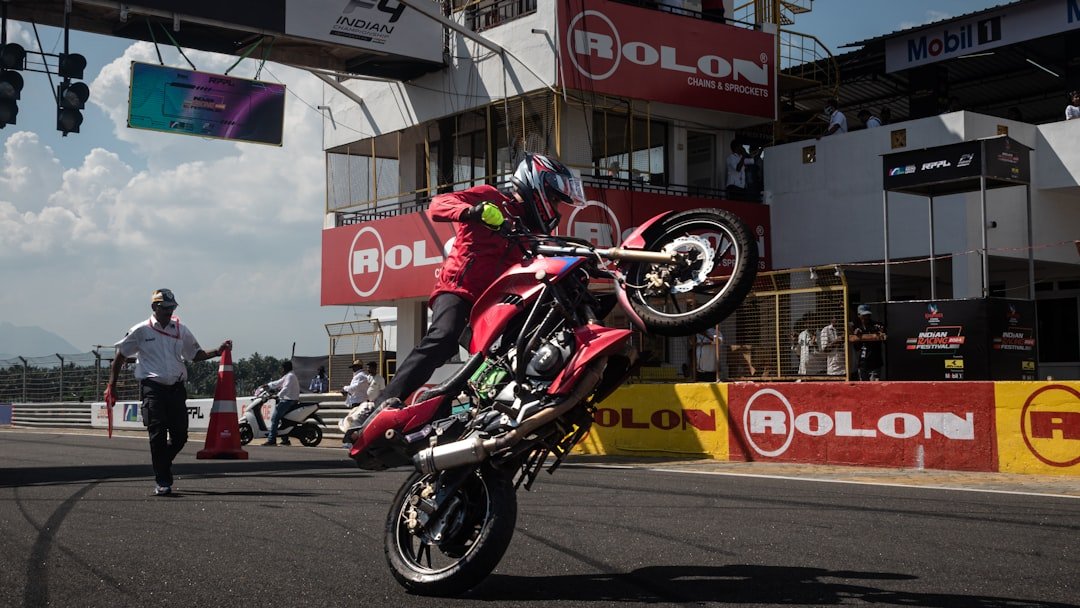 découvrez le circuit training, une méthode d'entraînement dynamique alliant cardio et renforcement musculaire pour améliorer votre forme physique rapidement et efficacement.