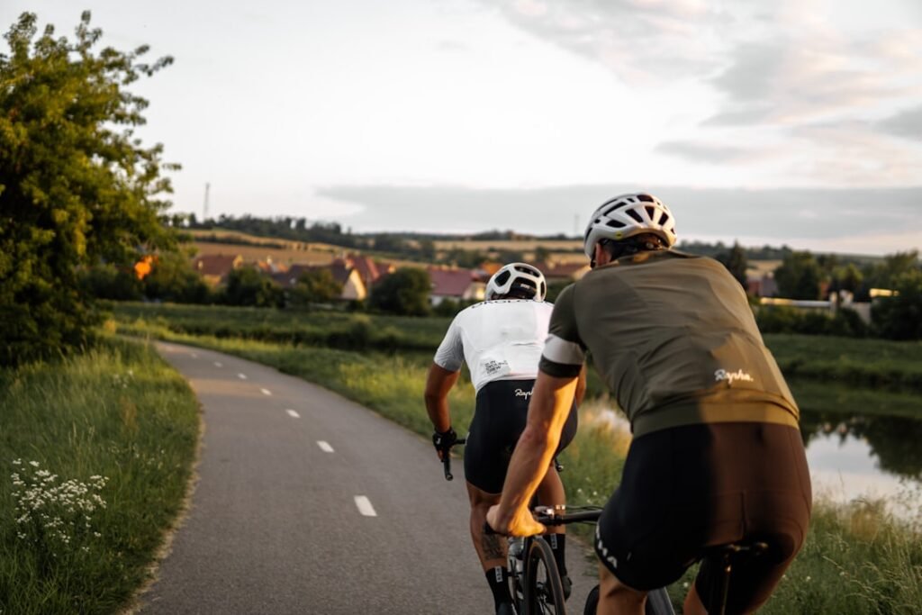 découvrez tout sur le cyclisme : conseils, équipements, itinéraires et bienfaits pour rester en forme tout en profitant de la nature.