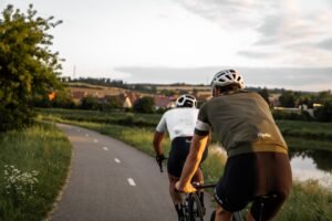 découvrez tout sur le cyclisme : conseils, équipements, itinéraires et bienfaits pour rester en forme tout en profitant de la nature.