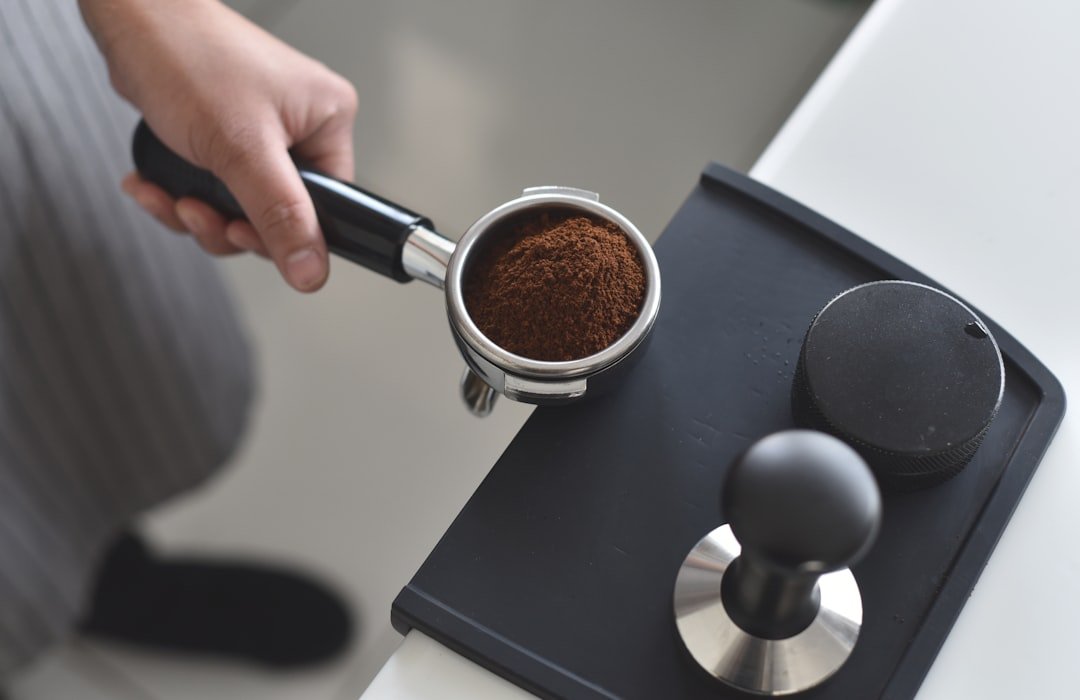 découvrez notre sélection de machines à espresso pour préparer un café riche et aromatique chez vous. faciles d'utilisation et design, parfaites pour les amateurs de café.