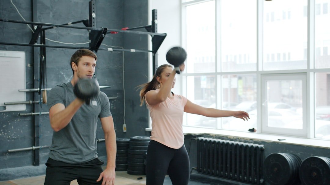 découvrez le functional training, une méthode d'entraînement polyvalente qui améliore la force, la mobilité et l'endurance en reproduisant les mouvements du quotidien.