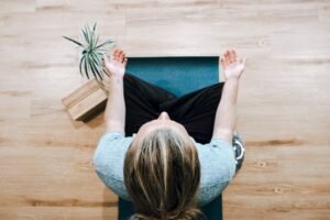découvrez comment la pratique de la pleine conscience (mindfulness) peut améliorer votre bien-être mental, réduire le stress et vous aider à vivre pleinement l'instant présent.