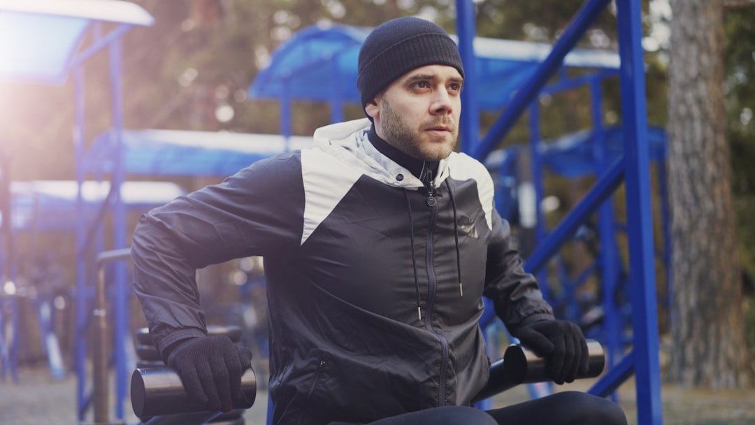 découvrez des exercices efficaces pour renforcer vos muscles, améliorer votre force et optimiser votre forme physique au quotidien.