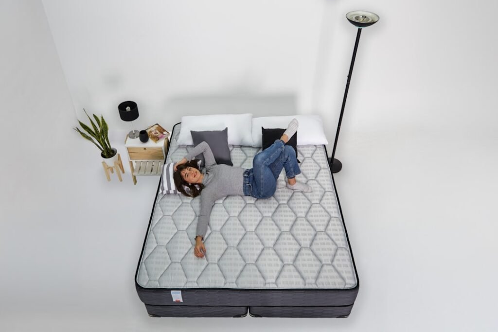 découvrez nos matelas de qualité pour un sommeil réparateur et un confort optimal toute la nuit.