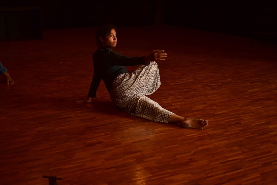 découvrez des exercices de stretching efficaces pour améliorer votre souplesse, réduire les tensions musculaires et favoriser la relaxation au quotidien.