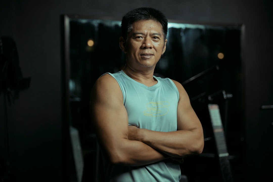 découvrez les bienfaits de l'entraînement de force après 60 ans pour rester en forme, améliorer la mobilité et préserver la santé musculaire à tout âge.