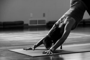 découvrez les bienfaits du yoga pour améliorer votre bien-être, renforcer votre corps et apaiser votre esprit grâce à des pratiques adaptées à tous les niveaux.
