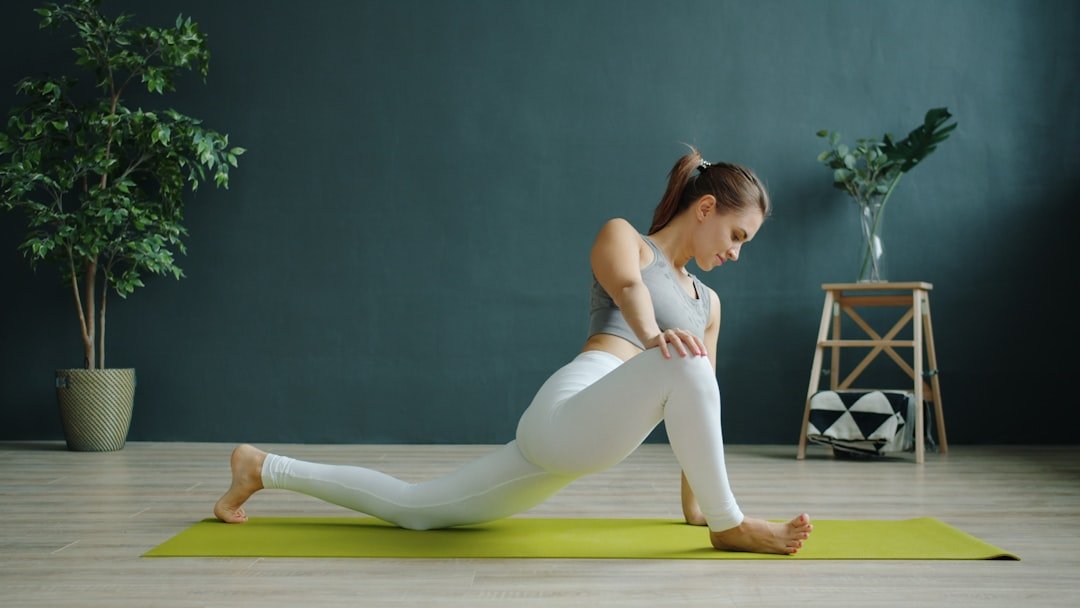découvrez comment le yoga peut améliorer votre santé digestive grâce à des postures et exercices spécifiques favorisant une meilleure digestion et bien-être abdominal.