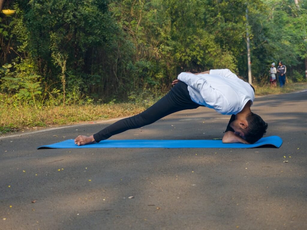découvrez des postures de yoga efficaces pour améliorer la circulation sanguine et renforcer la santé du cœur, favorisant bien-être et vitalité au quotidien.